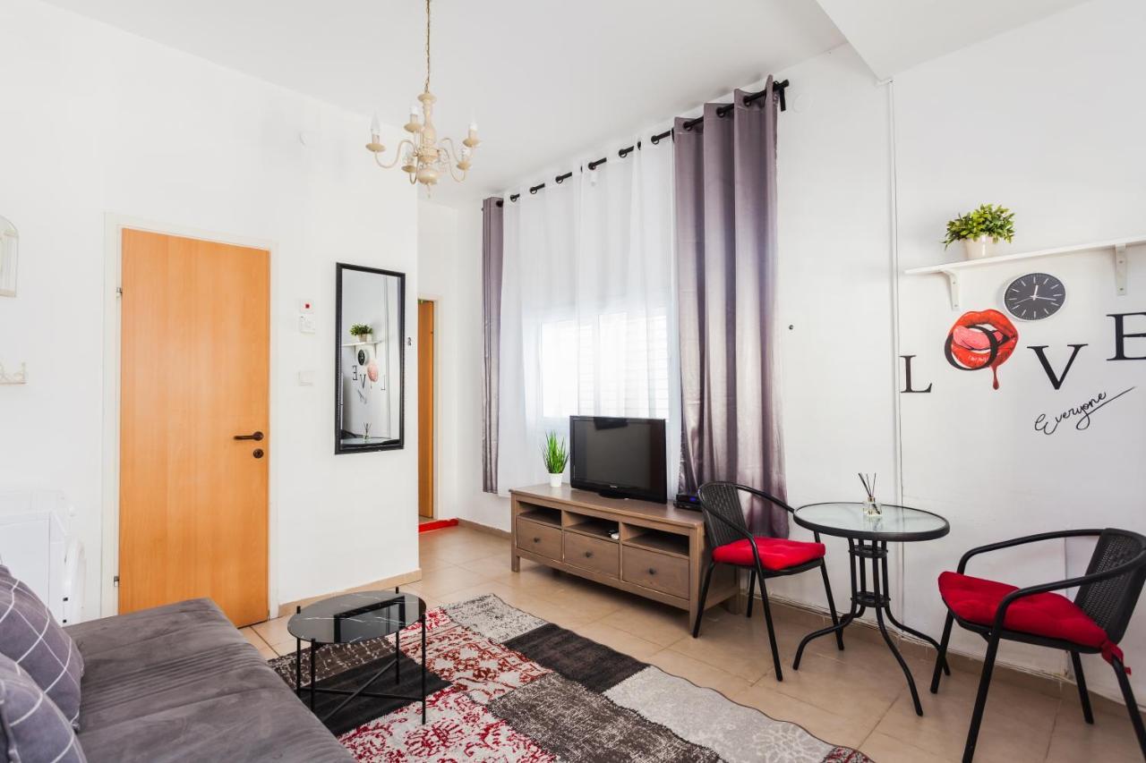 Apartment Sweet On The *